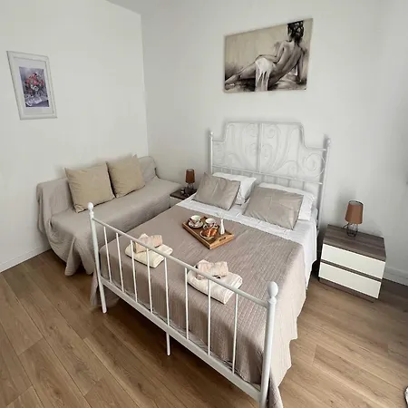 Vela - Two Bedroom With Balcony Apartment Makarska