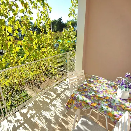 Vela - Two Bedroom With Balcony Apartment