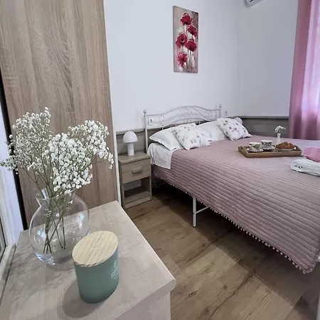 Vela - Two Bedroom With Balcony Apartment *